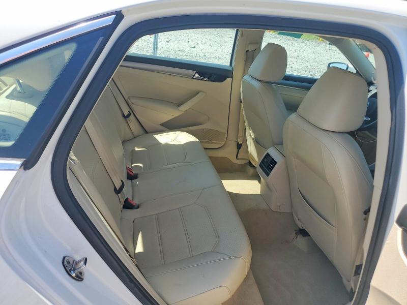 61327806 :رقم المزاد ، 1VWBS7A36FC013666 vin ، 2015 Volkswagen Passat مزاد بيع