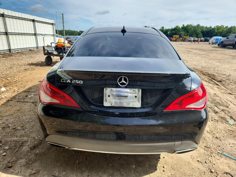 60742426 :رقم المزاد ، WDDSJ4EB8JN602100 vin ، 2018 Mercedes-benz Cla مزاد بيع