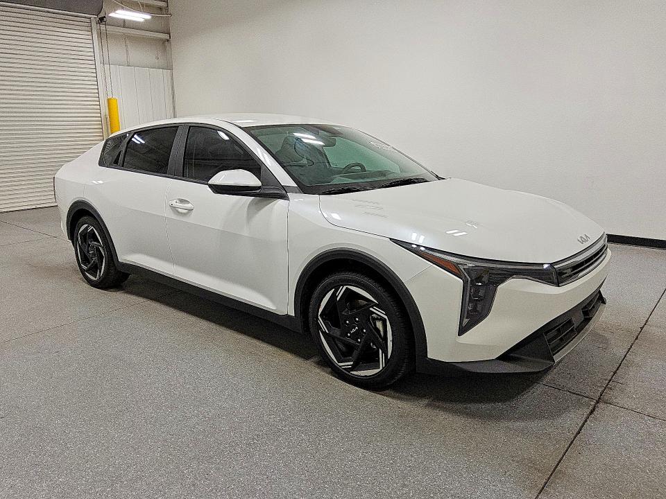 2025 Kia K4 მანქანა იყიდება აუქციონზე, vin: 3KPFU4DE2SE125488, აუქციონის ნომერი: 57052366