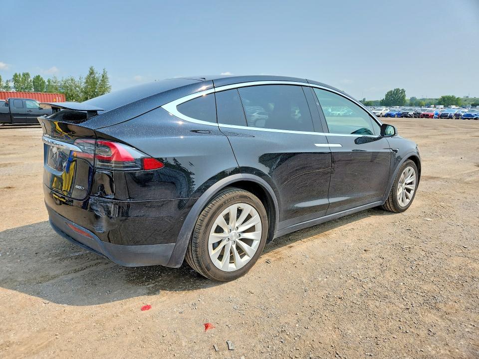 61735366 :رقم المزاد ، 5YJXCBE27GF022696 vin ، 2016 Tesla Model X مزاد بيع