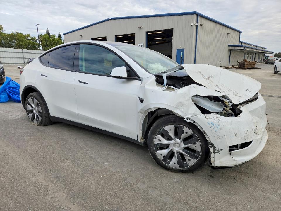 61666016 :رقم المزاد ، 7SAYGDED2RF035707 vin ، 2024 Tesla Model Y مزاد بيع