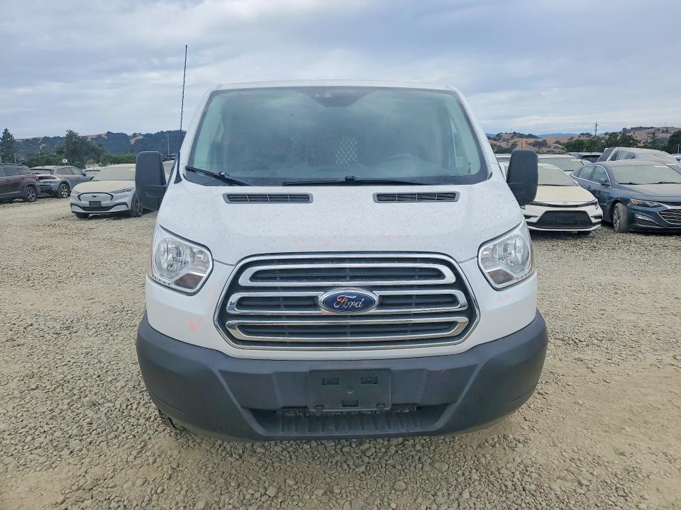 60822276 :رقم المزاد ، 1FTYR1ZM6KKB21384 vin ، 2019 Ford Transit مزاد بيع