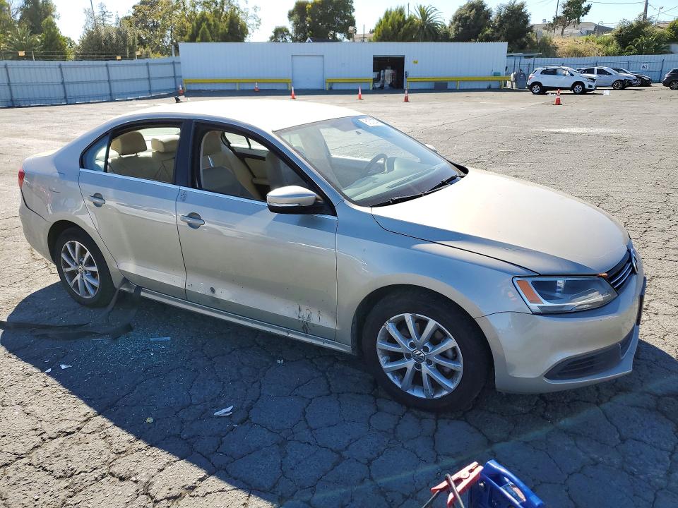 61512646 :رقم المزاد ، 3VWD17AJ1EM242621 vin ، 2014 Volkswagen Jetta مزاد بيع