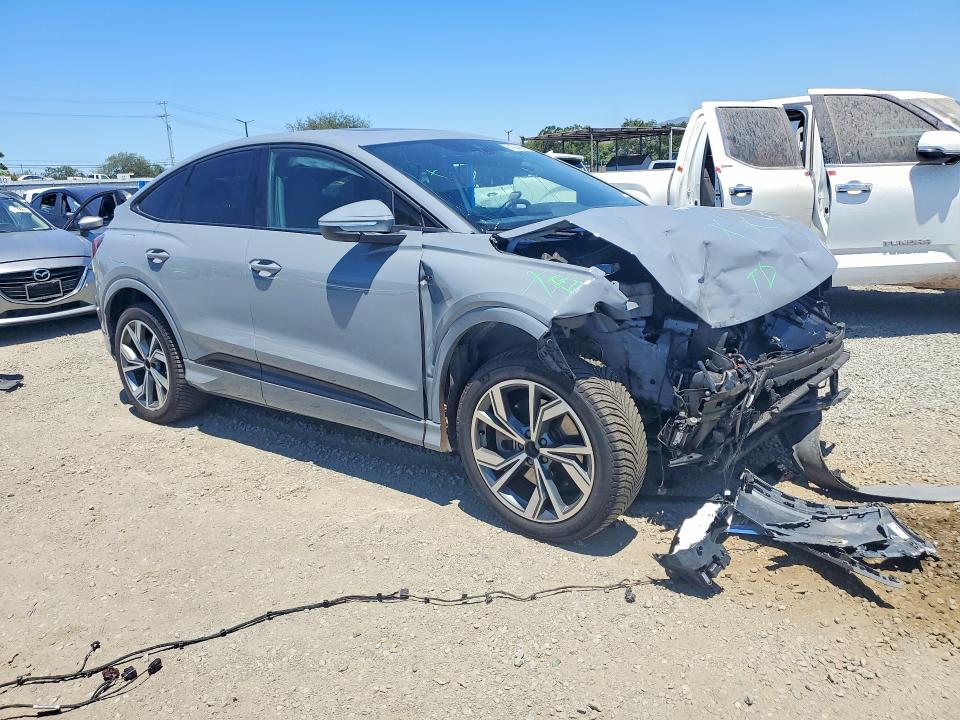 61884866 :رقم المزاد ، WA122BFZ7RP024802 vin ، 2024 Audi Q4 E-tron مزاد بيع