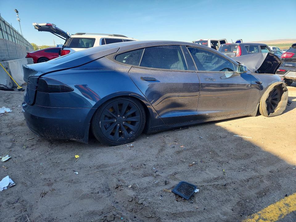 62875376 :رقم المزاد ، 5YJSA1E22JF257654 vin ، 2018 Tesla Model S مزاد بيع