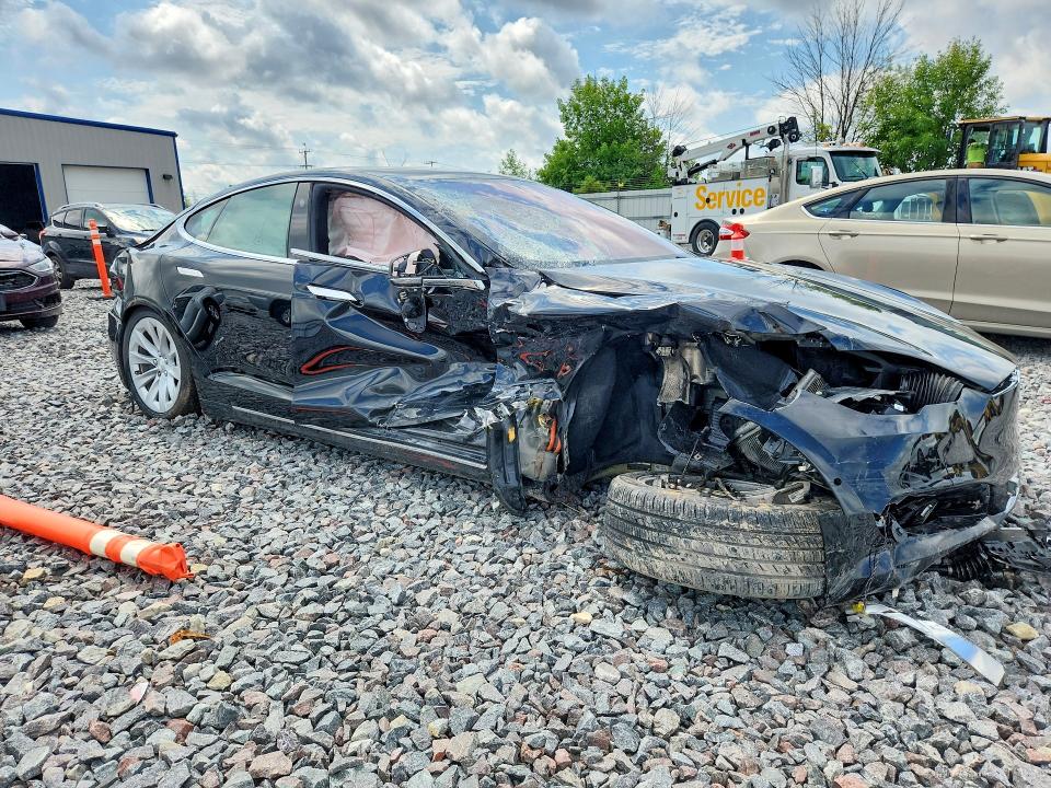 2018 Tesla Model S მანქანა იყიდება აუქციონზე, vin: 5YJSA1E28JF248831, აუქციონის ნომერი: 60523016