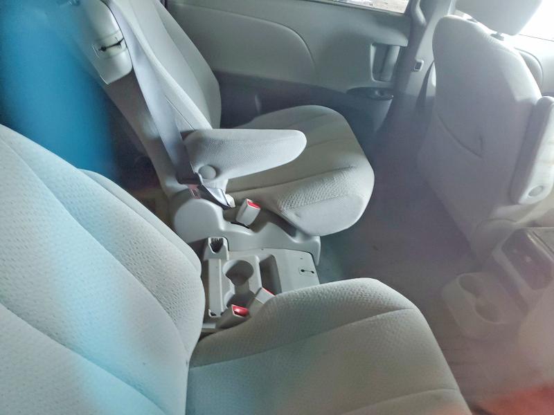 59715376 :رقم المزاد ، 5TDKK3DC4CS182070 vin ، 2012 Toyota Sienna مزاد بيع