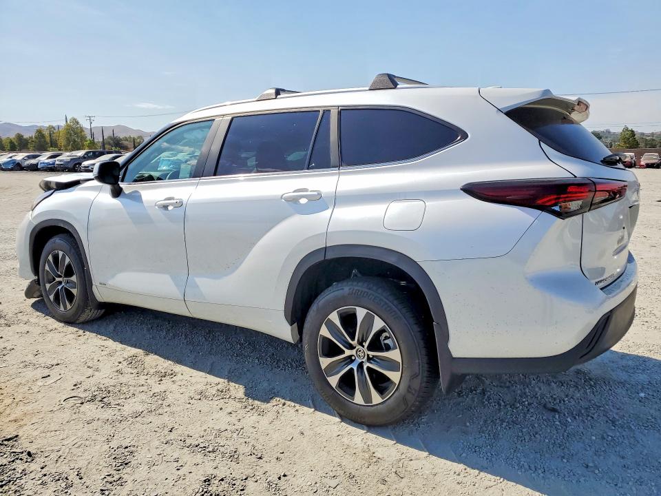 Продажа на аукционе авто 2026 Toyota Highlander Hybrid, vin: 5TDKBRCH4TS710996, номер лота: 61523426