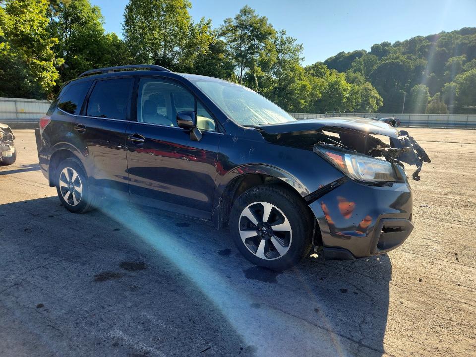 Продажа на аукционе авто 2018 Subaru Forester, vin: JF2SJARC1JH421173, номер лота: 62725646
