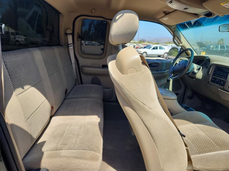 62610196 :رقم المزاد ، 1FTRX172X2NA11528 vin ، 2002 Ford F150 مزاد بيع