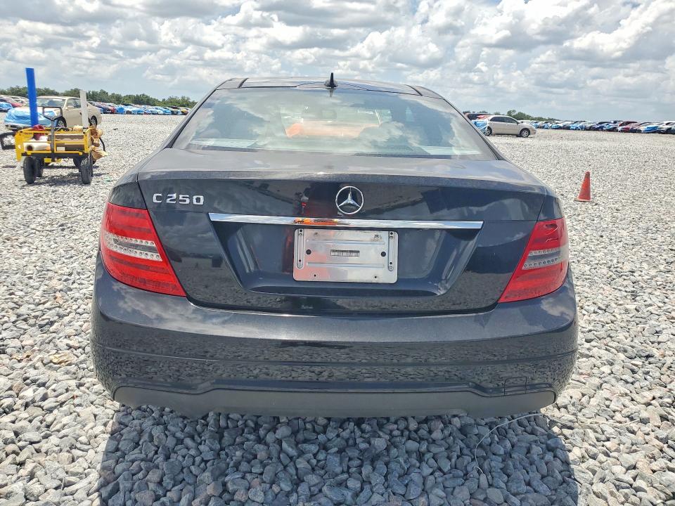 60533386 :رقم المزاد ، WDDGJ4HB3FG415988 vin ، 2015 Mercedes-benz C مزاد بيع