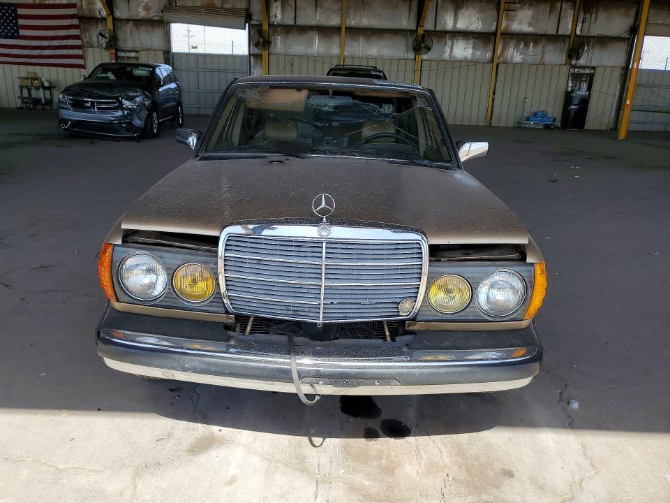 60393136 :رقم المزاد ، WDBAB33AXEA006277 vin ، 1984 Mercedes-benz 300 مزاد بيع