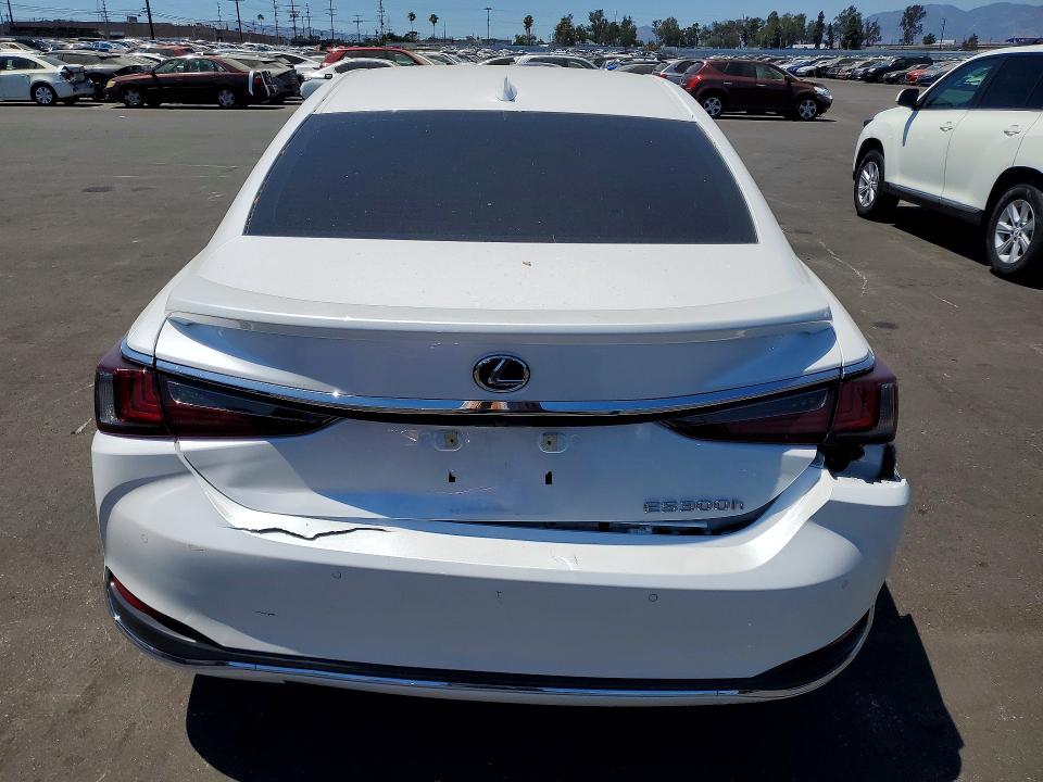 61640436 :رقم المزاد ، 58AEA1C11SU073410 vin ، 2025 Lexus Es 300h مزاد بيع