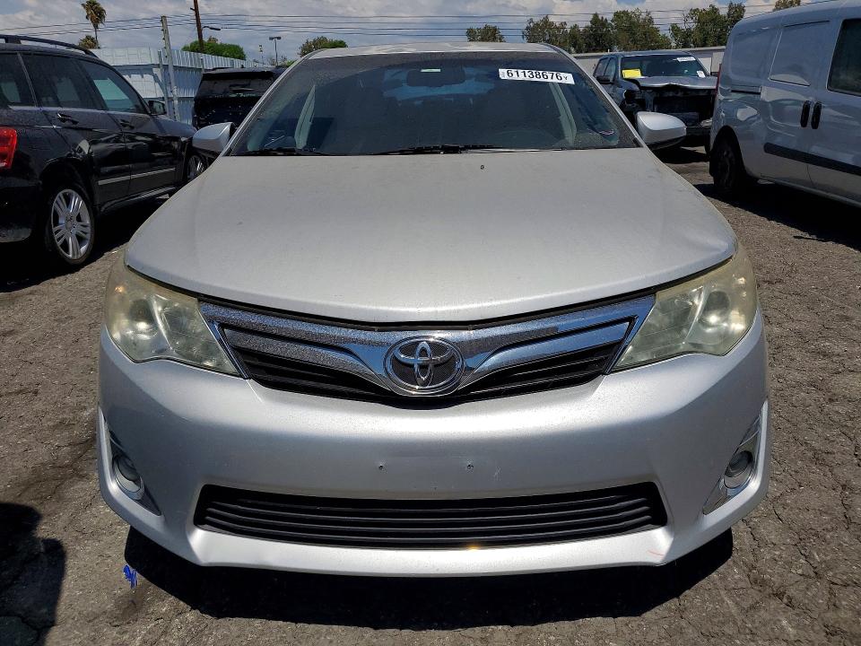 61138676 :رقم المزاد ، 4T1BK1FK3CU511924 vin ، 2012 Toyota Camry مزاد بيع