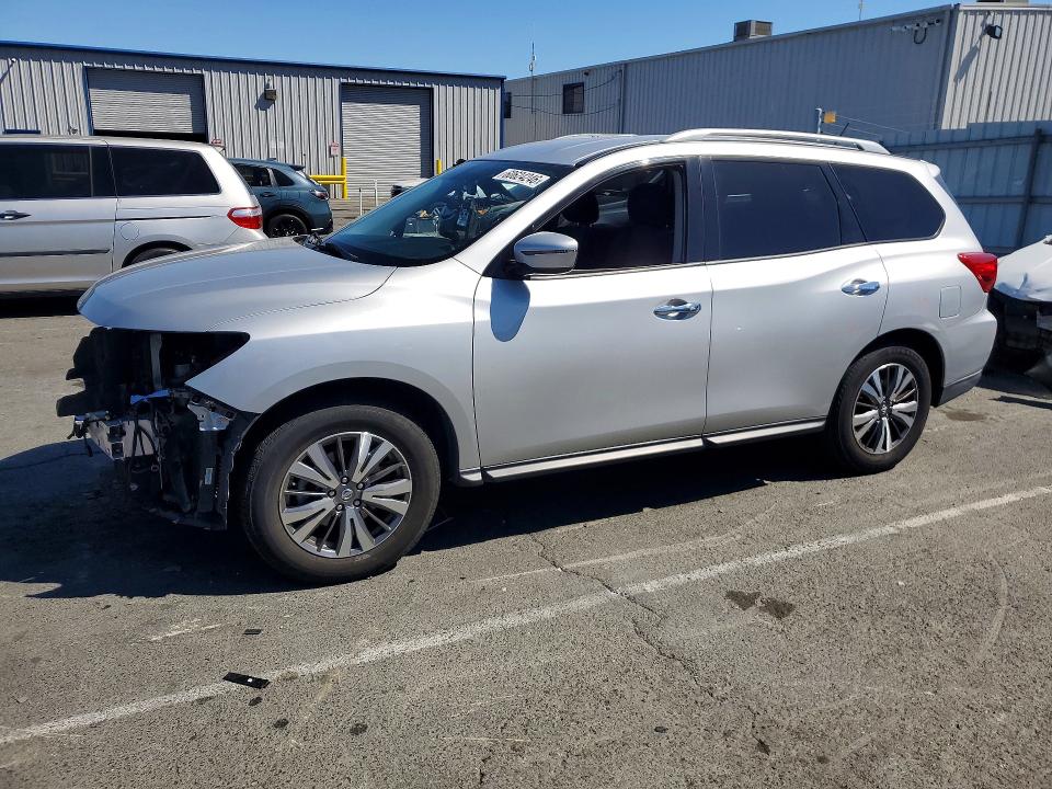 Продажа на аукционе авто 2017 Nissan Pathfinder, vin: 5N1DR2MN1HC608544, номер лота: 60624246