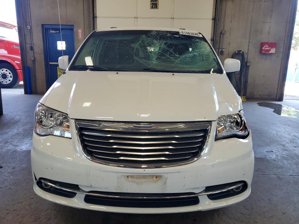 61483046 :رقم المزاد ، 2C4RC1BG6FR655017 vin ، 2015 Chrysler Town & Country مزاد بيع