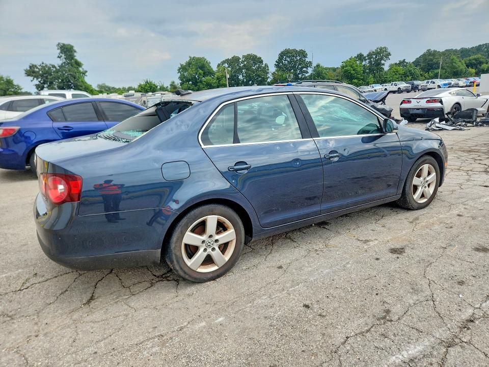 63142116 :رقم المزاد ، 3VWRM71K38M106758 vin ، 2008 Volkswagen Jetta مزاد بيع