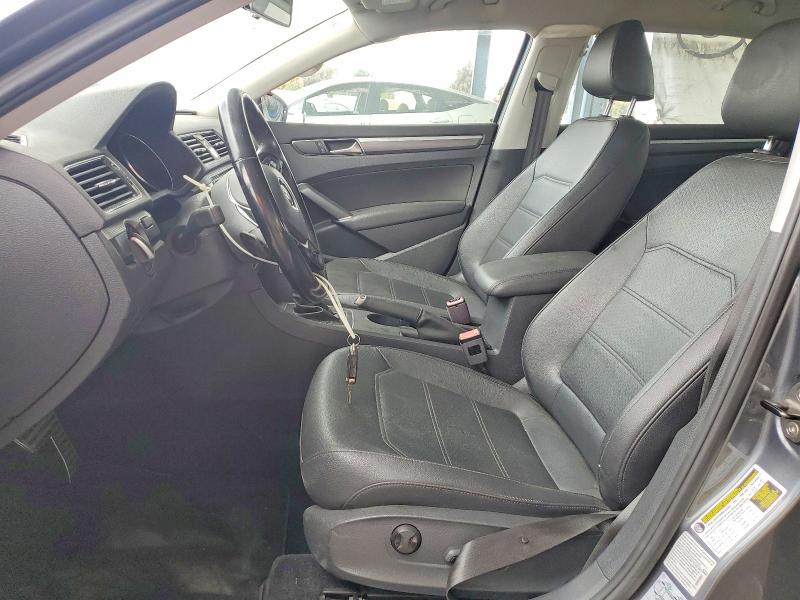 61085376 :رقم المزاد ، 1VWDT7A38HC036102 vin ، 2017 Volkswagen Passat مزاد بيع