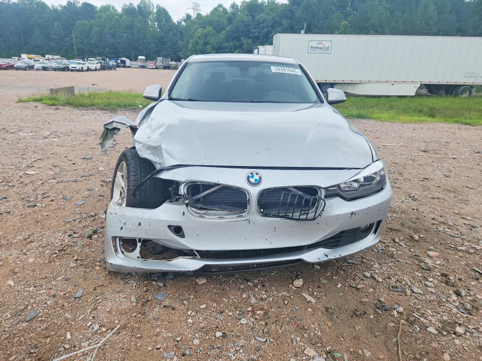 59391846 :رقم المزاد ، WBA3A5G5XDNP23076 vin ، 2013 Bmw 328 مزاد بيع