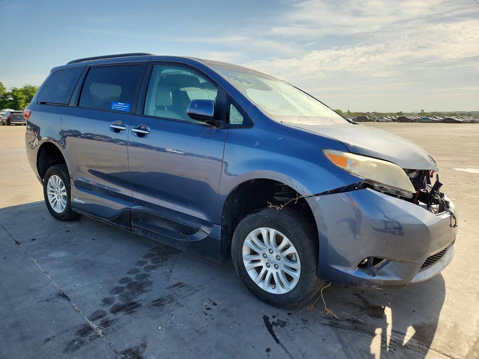 2017 Toyota Sienna მანქანა იყიდება აუქციონზე, vin: 5TDYZ3DC4HS875413, აუქციონის ნომერი: 59893326