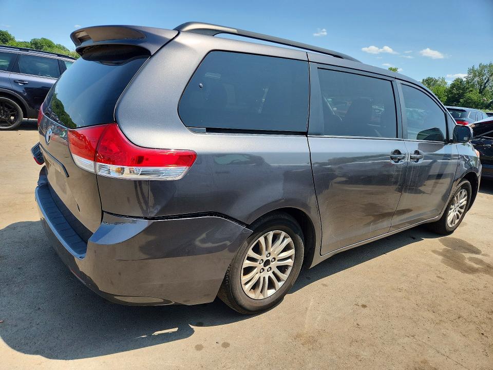 2014 Toyota Sienna მანქანა იყიდება აუქციონზე, vin: 5TDYK3DC7ES450607, აუქციონის ნომერი: 62126016