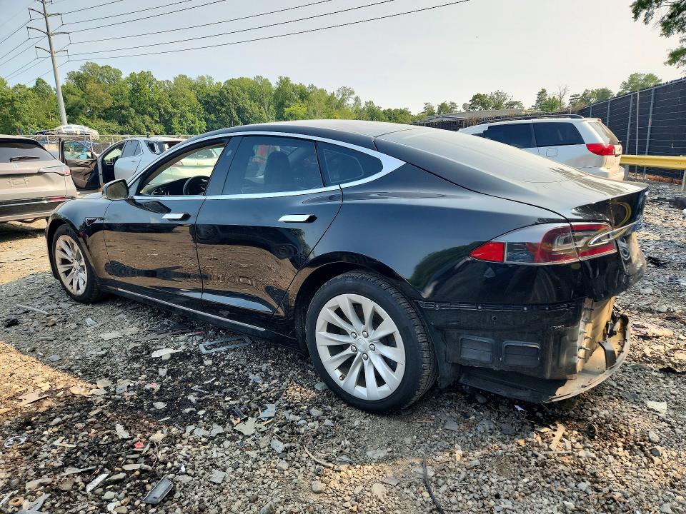 61293976 :رقم المزاد ، 5YJSA1E11HF190594 vin ، 2017 Tesla Model S مزاد بيع