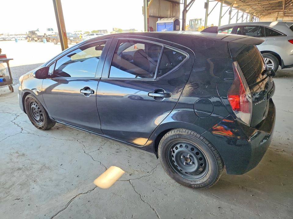 61560286 :رقم المزاد ، JTDKDTB31F1580805 vin ، 2015 Toyota Prius C مزاد بيع