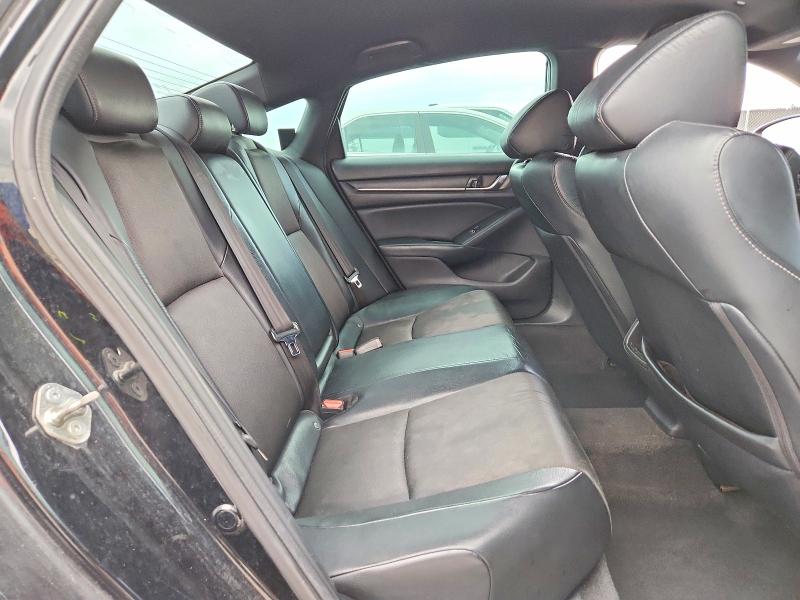 61605606 :رقم المزاد ، 1HGCV1F37JA048226 vin ، 2018 Honda Accord مزاد بيع