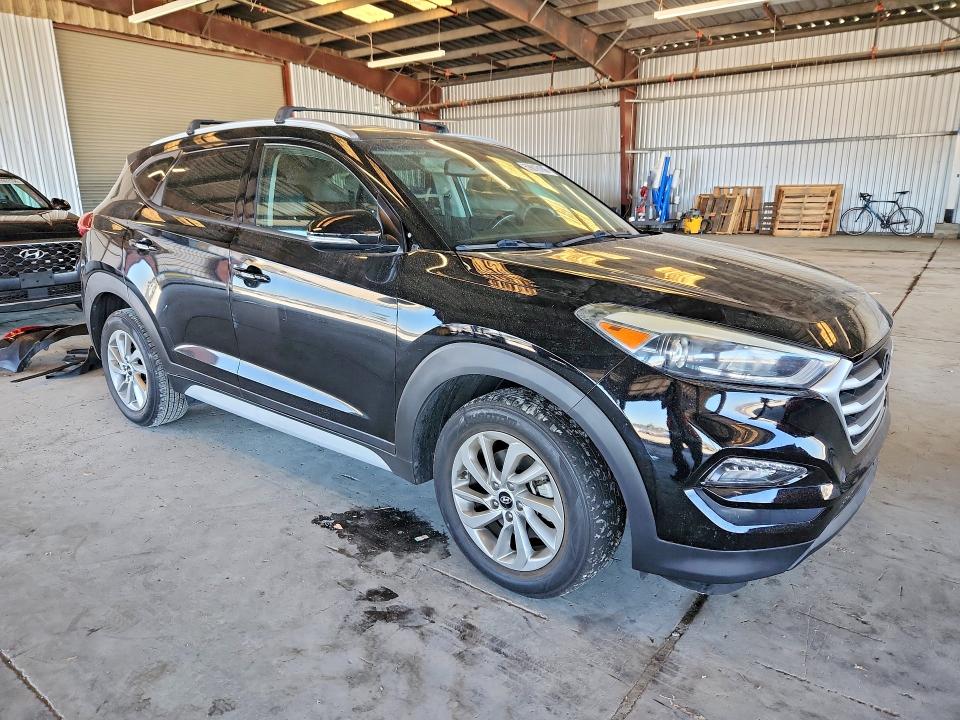 59816106 :رقم المزاد ، KM8J33A44HU493776 vin ، 2017 Hyundai Tucson مزاد بيع