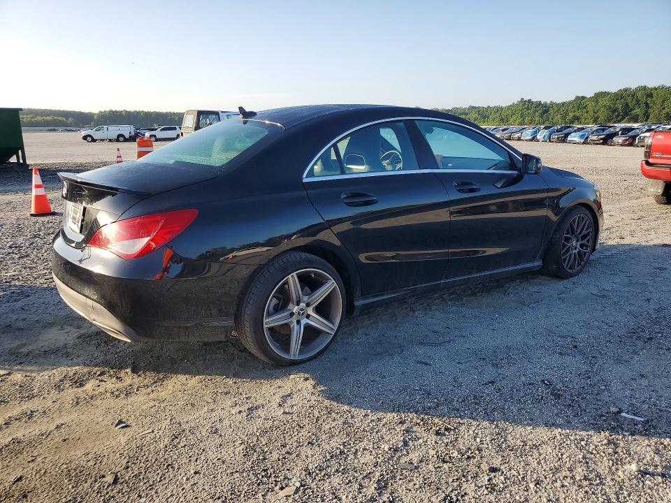 61718796 :رقم المزاد ، WDDSJ4EB3JN671096 vin ، 2018 Mercedes-benz Cla مزاد بيع