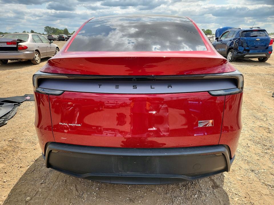 62443196 :رقم المزاد ، 7SAYGDEE1TF322813 vin ، 2026 Tesla Model Y مزاد بيع