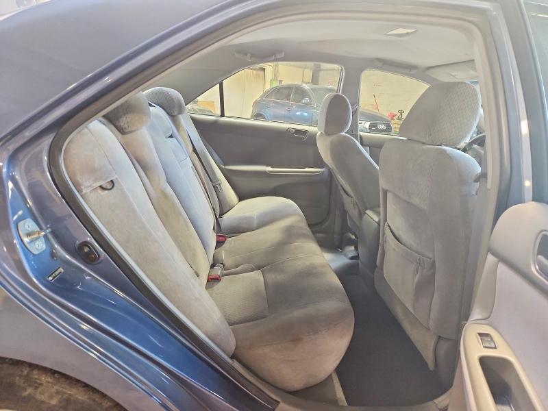 60503226 :رقم المزاد ، 4T1BF32KX4U587907 vin ، 2004 Toyota Camry مزاد بيع