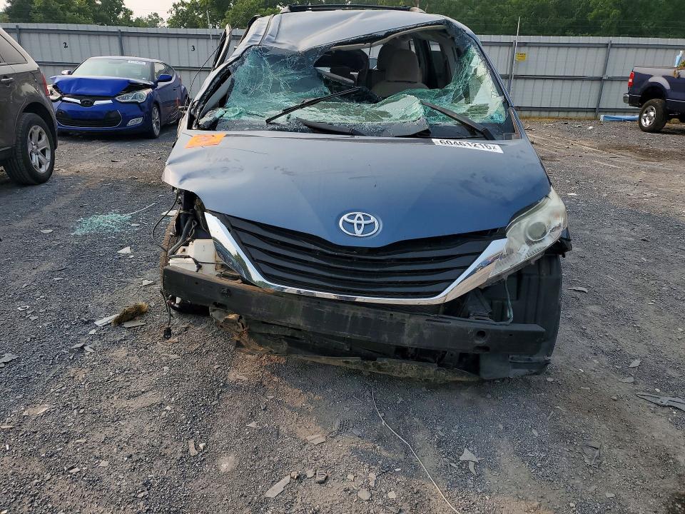 2013 Toyota Sienna მანქანა იყიდება აუქციონზე, vin: 5TDKK3DC9DS404992, აუქციონის ნომერი: 60461216