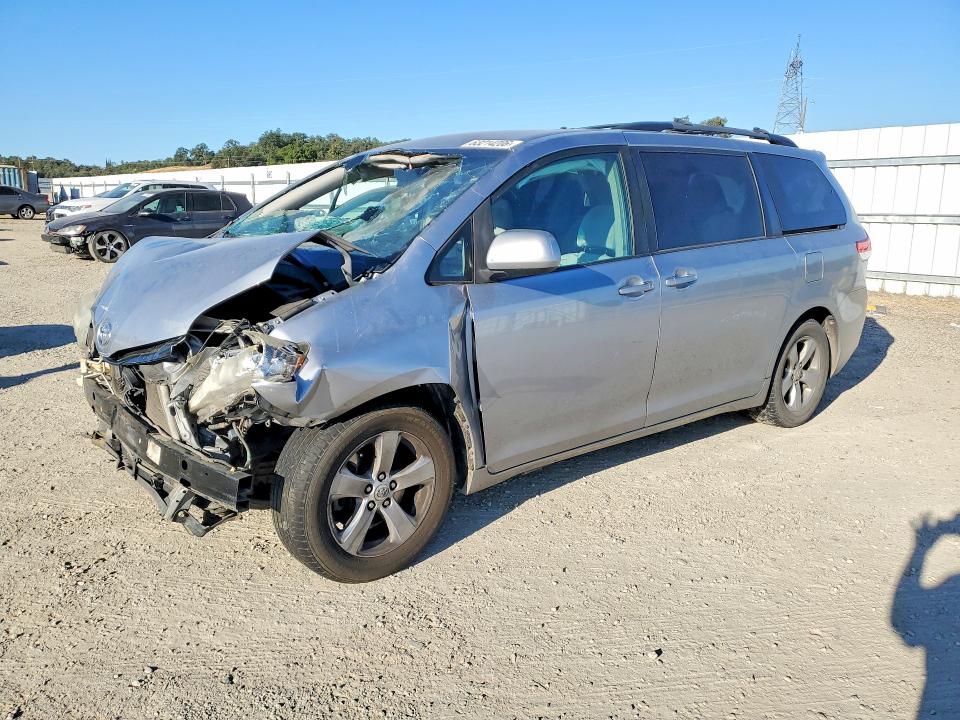 63214206 :رقم المزاد ، 5TDKK3DC5CS191506 vin ، 2012 Toyota Sienna مزاد بيع