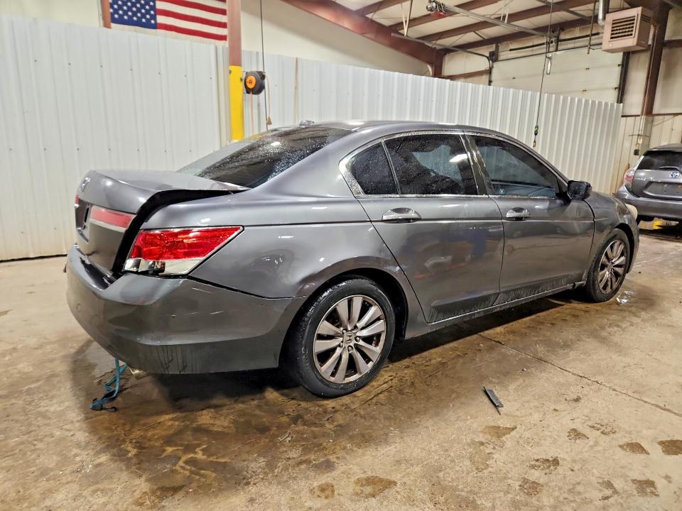 61503516 :رقم المزاد ، 1HGCP2F83BA053212 vin ، 2011 Honda Accord مزاد بيع