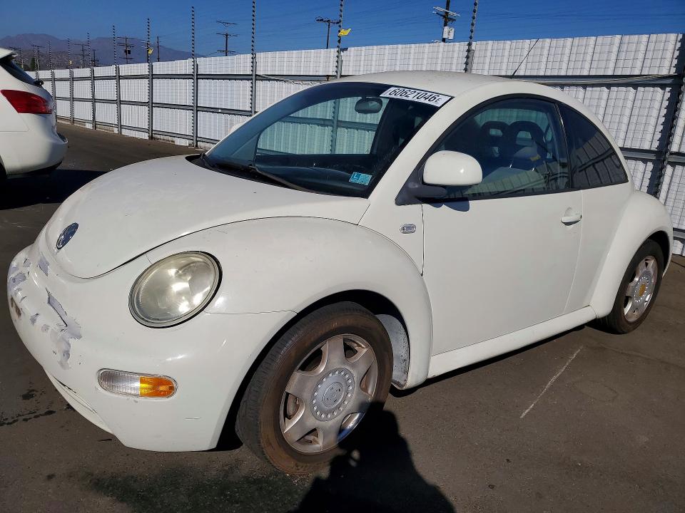 60621046 :رقم المزاد ، 3VWBA21C0YM468018 vin ، 2000 Volkswagen New Beetle مزاد بيع