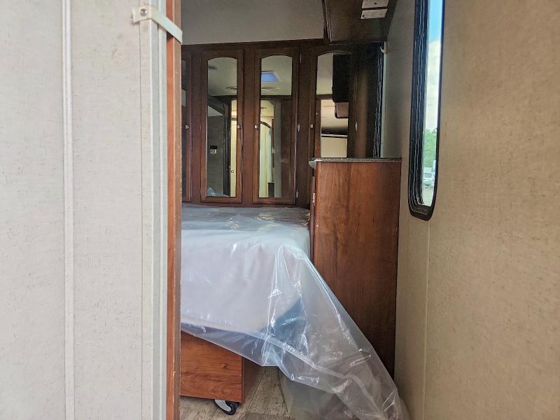 61215466 :رقم المزاد ، 5ZT2FEUB5JS029479 vin ، 2018 Coachman Recreational Vehicle (rv) مزاد بيع