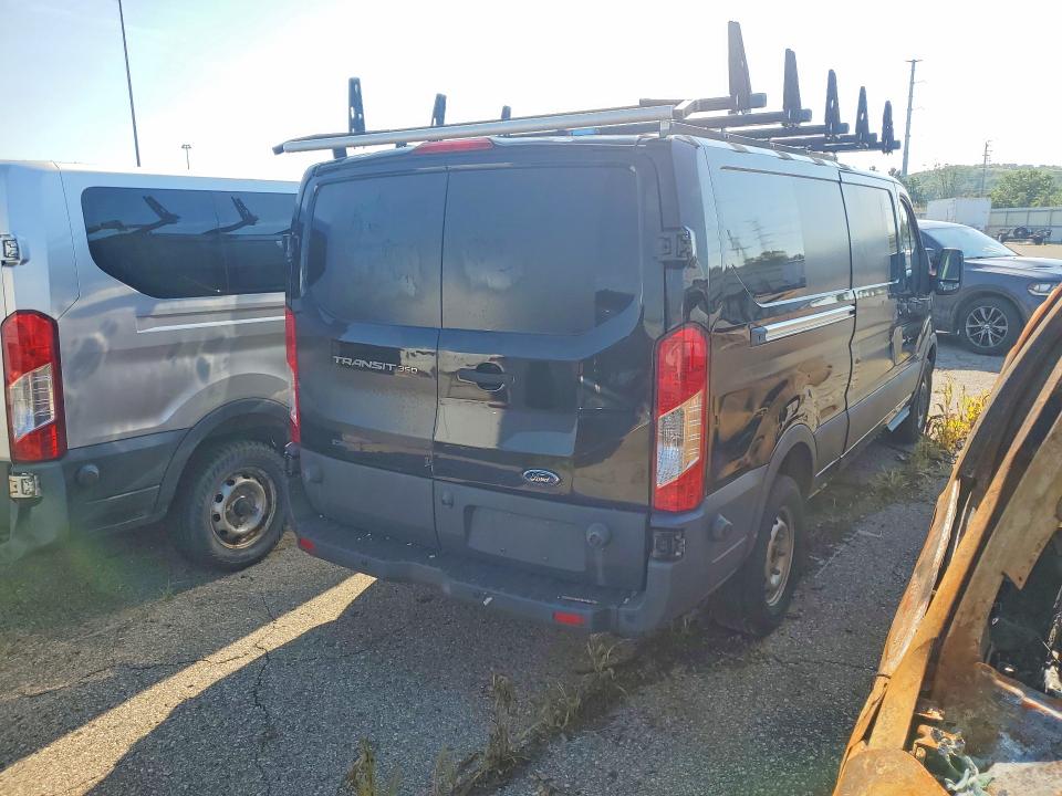 60151276 :رقم المزاد ، 1FTBW2YG1GKB48662 vin ، 2016 Ford Transit مزاد بيع