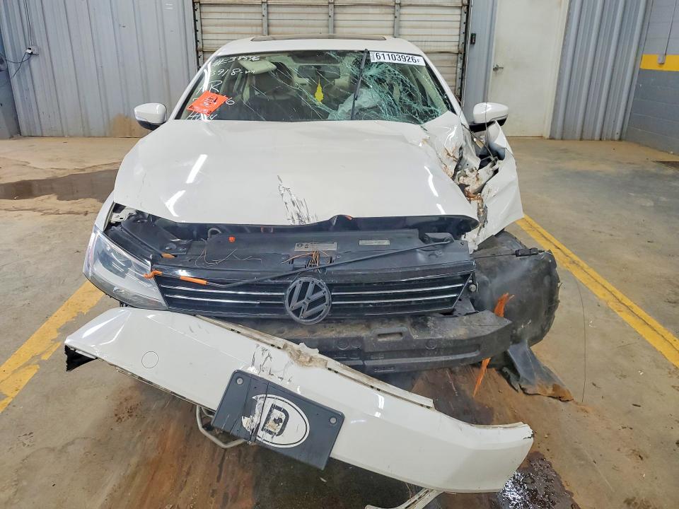 61103926 :رقم المزاد ، 3VWDP7AJ2DM353918 vin ، 2013 Volkswagen Jetta مزاد بيع