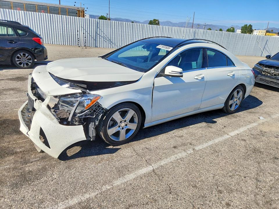 61800686 :رقم المزاد ، WDDSJ4EB0FN221767 vin ، 2015 Mercedes-benz Cla مزاد بيع