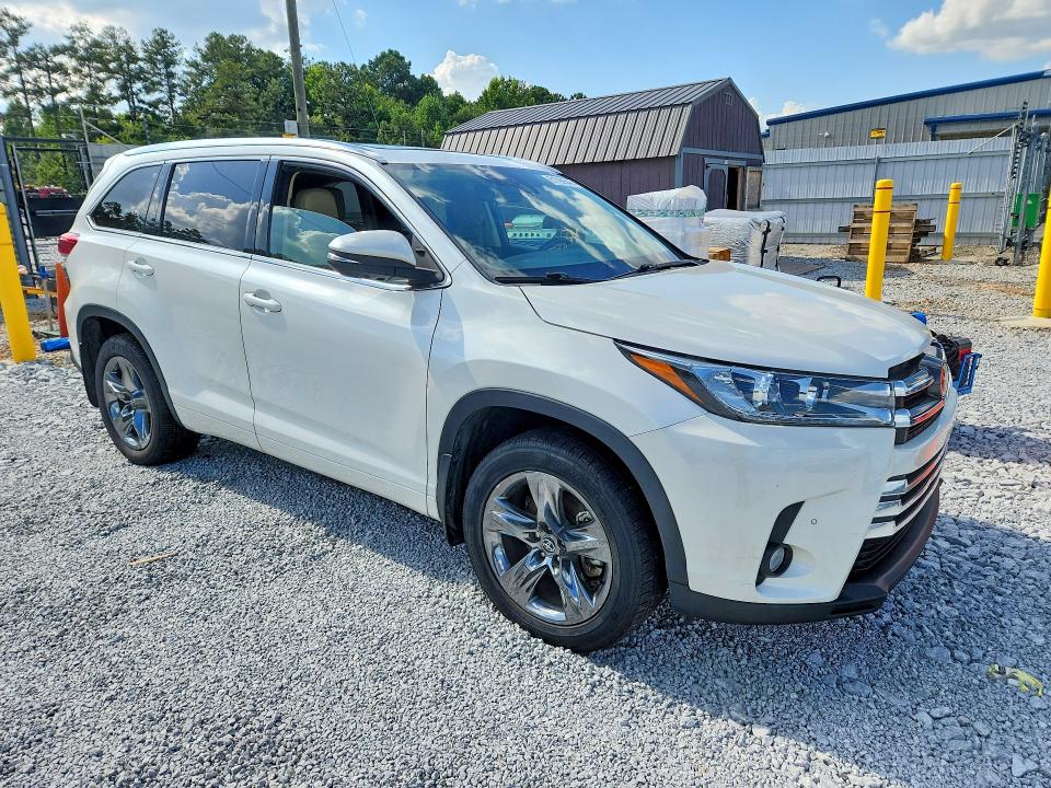 Продаж на аукціоні авто 2018 Toyota Highlander, vin: 5TDDZRFH5JS848379, номер лоту: 61790546