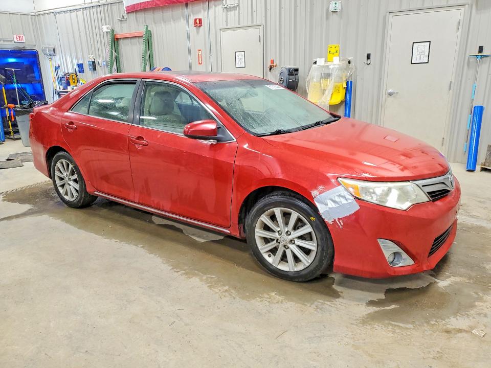 2014 Toyota Camry მანქანა იყიდება აუქციონზე, vin: 4T4BF1FKXER385526, აუქციონის ნომერი: 63600316
