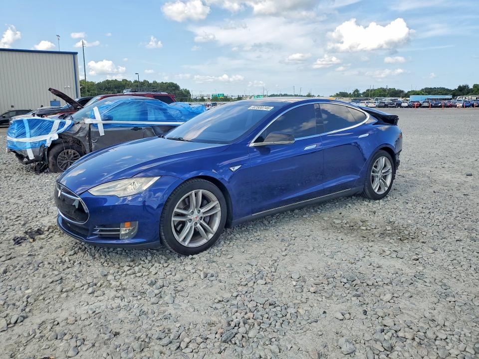 62500746 :رقم المزاد ، 5YJSA1E2XFF105337 vin ، 2015 Tesla Model S مزاد بيع
