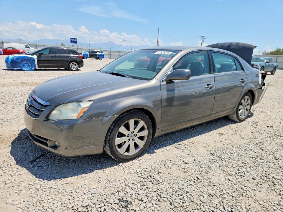 61636896 :رقم المزاد ، 4T1BK36B25U015902 vin ، 2005 Toyota Avalon مزاد بيع