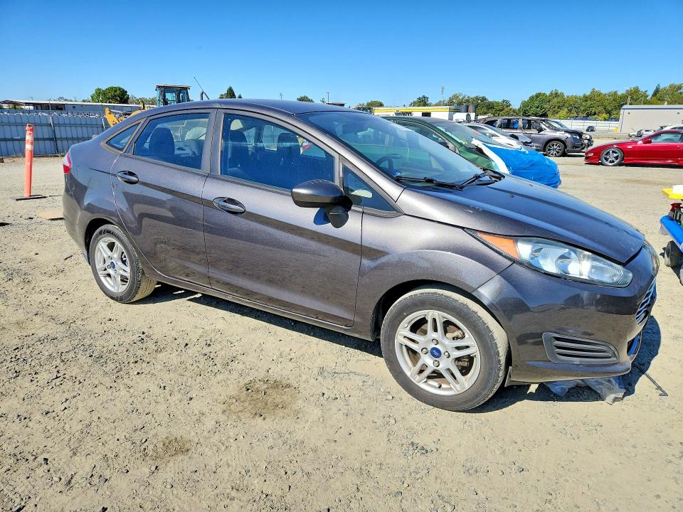 62083836 :رقم المزاد ، 3FADP4BJ8HM145229 vin ، 2017 Ford Fiesta مزاد بيع