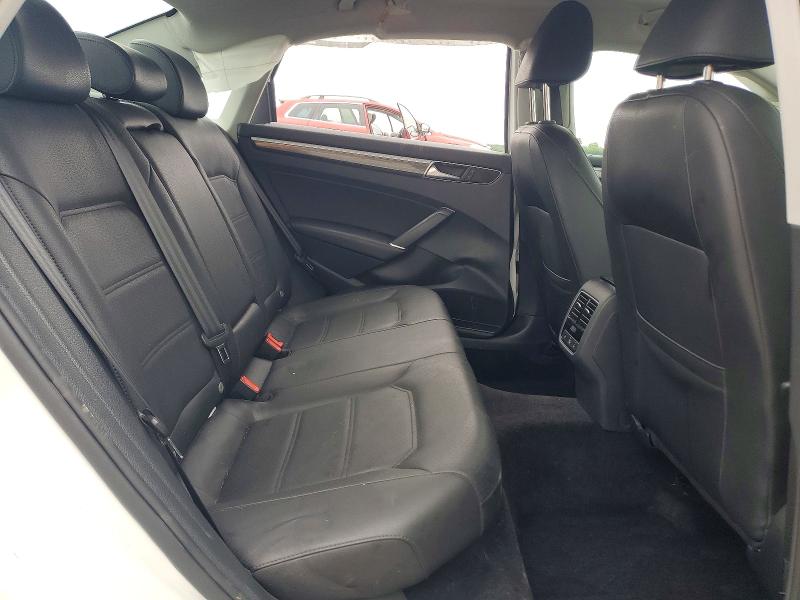60442156 :رقم المزاد ، 1VWGT7A34HC054674 vin ، 2017 Volkswagen Passat مزاد بيع