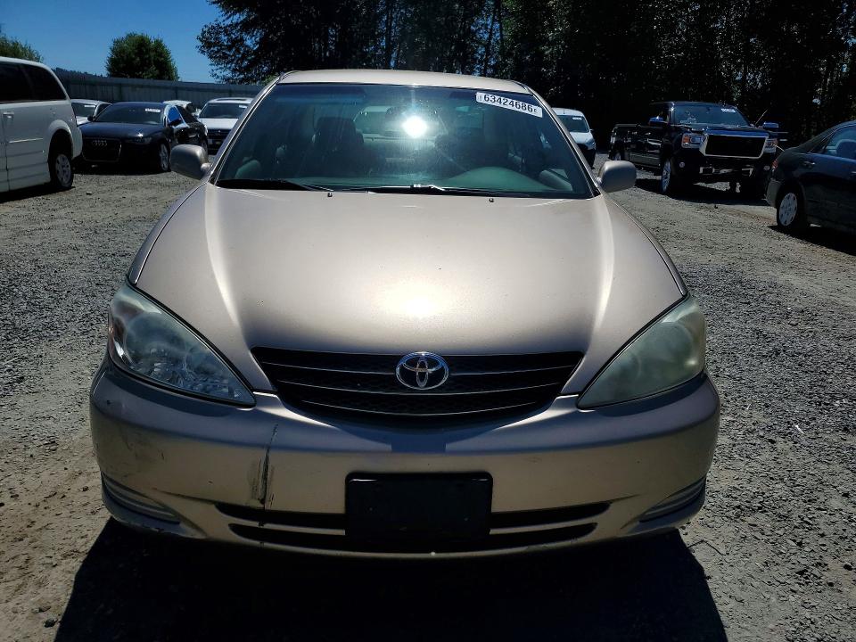 63424686 :رقم المزاد ، 4T1BE32K42U520915 vin ، 2002 Toyota Camry مزاد بيع