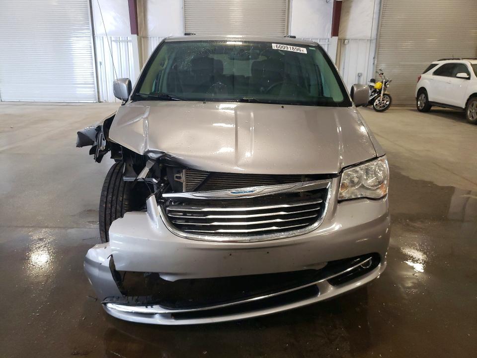60091896 :رقم المزاد ، 2C4RC1BG1FR636701 vin ، 2015 Chrysler Town & Country مزاد بيع
