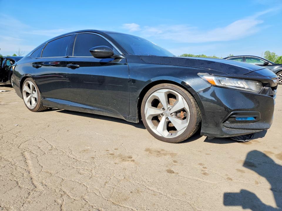 61396916 :رقم المزاد ، 1HGCV2F34JA047282 vin ، 2018 Honda Accord مزاد بيع