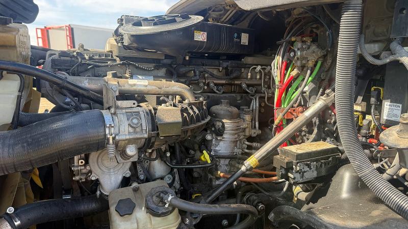 2015 Freightliner Cascadia 125 მანქანა იყიდება აუქციონზე, vin: 3AKJGLD65FSGC4864, აუქციონის ნომერი: 63187276